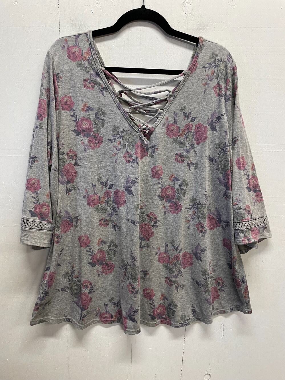 Maurices Women's Plus Size 2X Gray Top Pink Floral Print Criss-Cross V-Neck